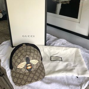 Gucci Bee Print Hat (BRAND NEW)